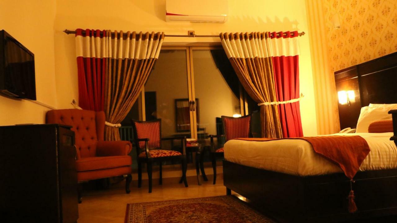 The Royal Manor Bed and Breakfast Islamabad Eksteriør billede